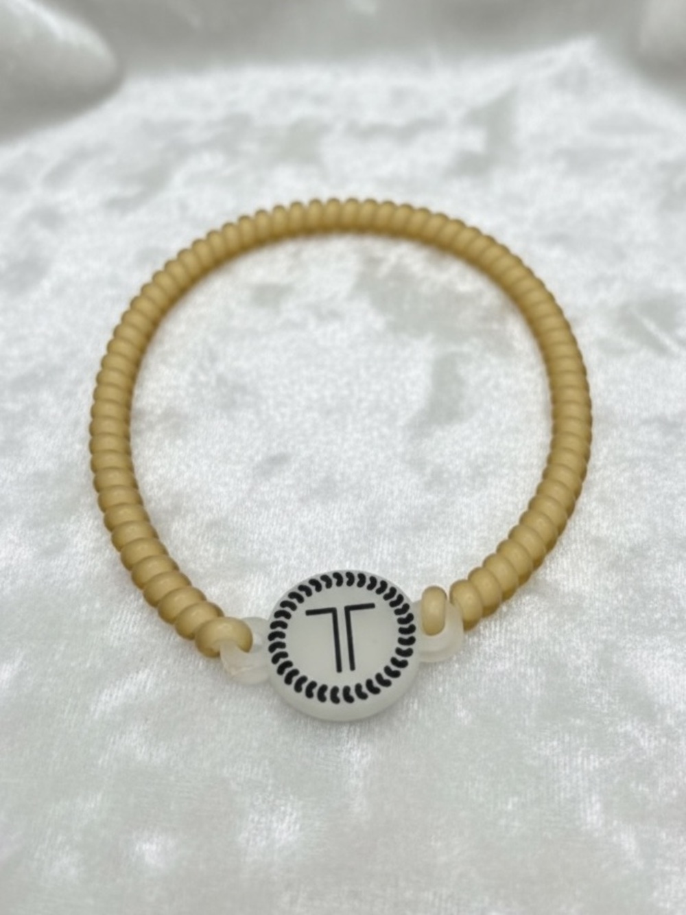 ✨5/$25✨Tan & White Coil Headband